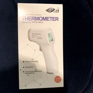 Touchless thermometer
